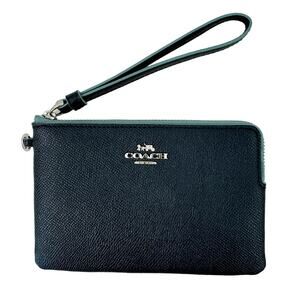 Coach Corner Zip Wristlet Pebble Leather Navy Blue / Light Blue F24803